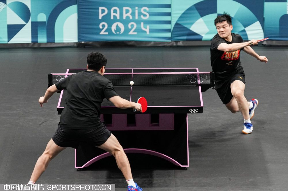 利兹联3-1胜切尔西，利物浦1-1战平桑德兰。